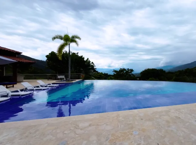 Piscina infinita